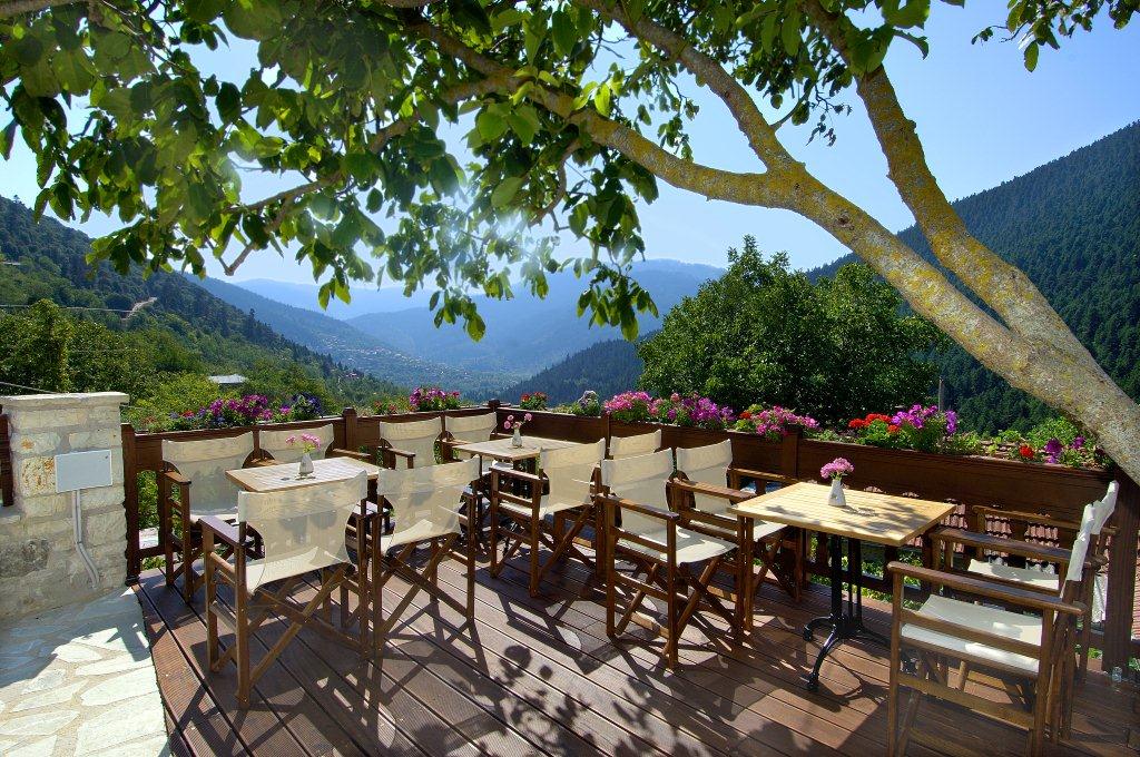 Day terrace with mountain view