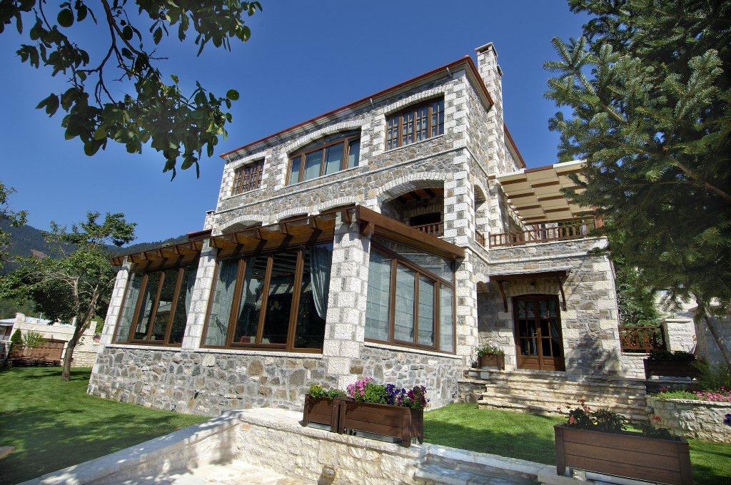 Stone-built Emotions Country Resort in Voutyro